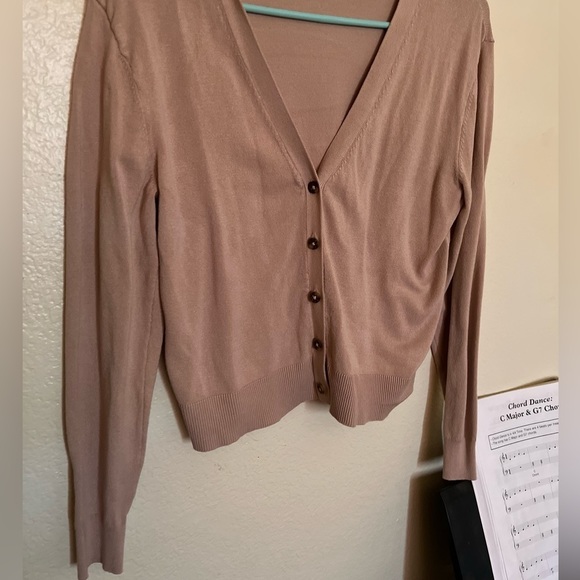 Adorable H&M cardigan - Picture 2 of 3